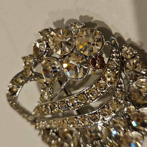 Clear & 1 Purple Rhinestone Silvertone Brooch - Picture 2 of 4